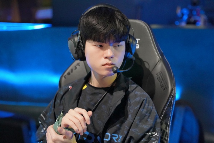 考虑到他已 考虑到他已